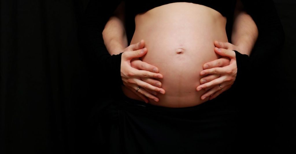 Tengo derecho a cobrar la baja por maternidad estando en desempleo