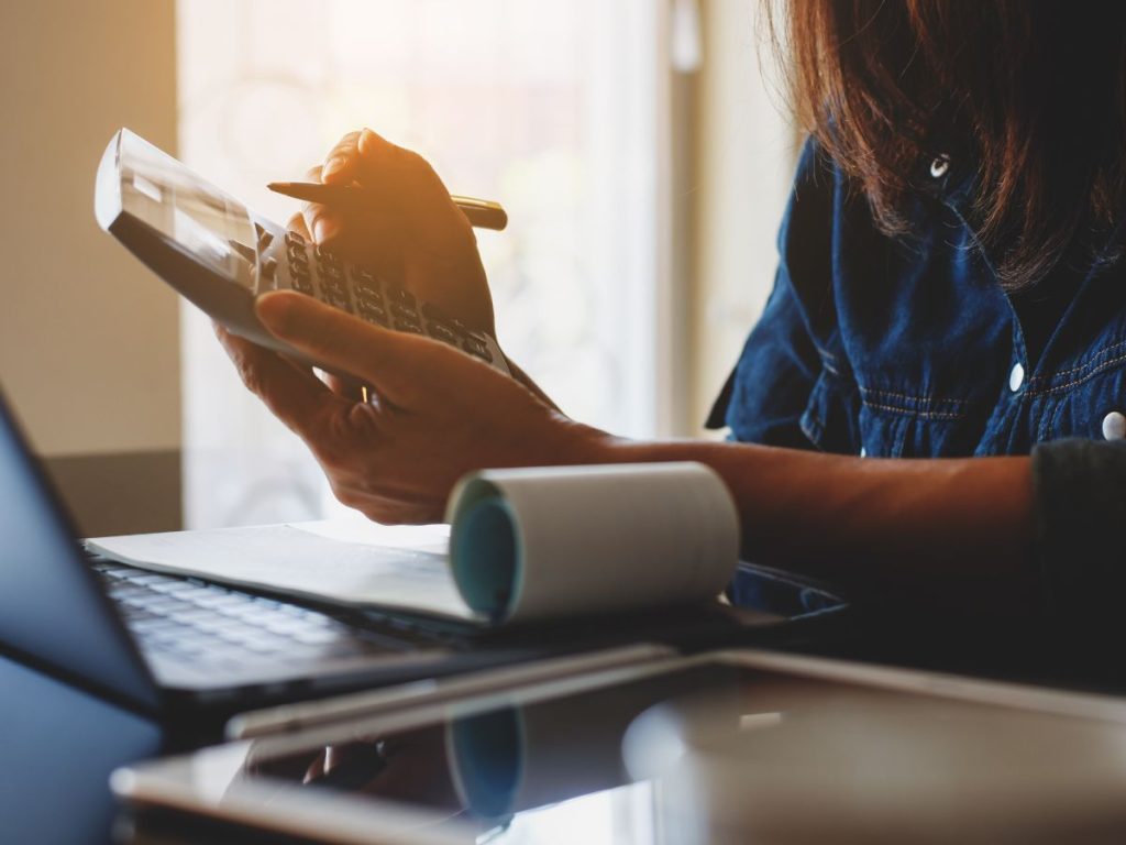 Cómo reclamar salarios impagos y qué son los salarios de trámite